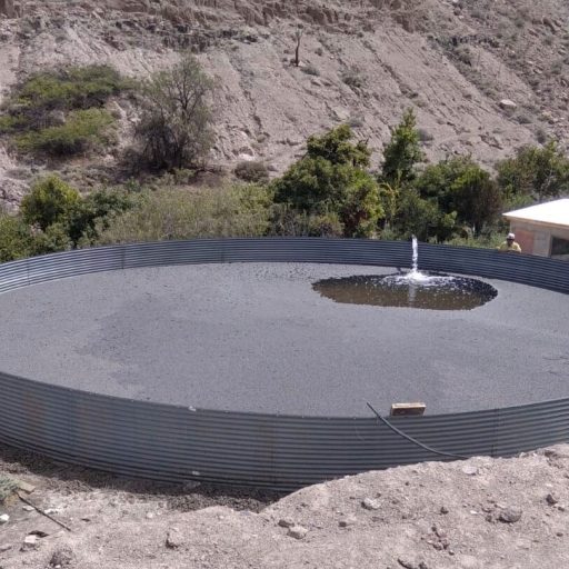 Control de evaporación de agua con Flotadores Shade para conservar recursos hídricos